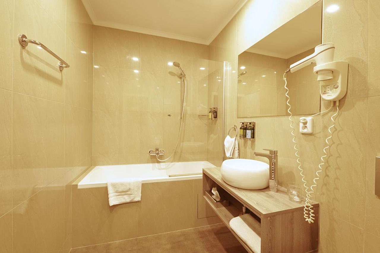 Hotel Alexander à Stříbro Extérieur photo